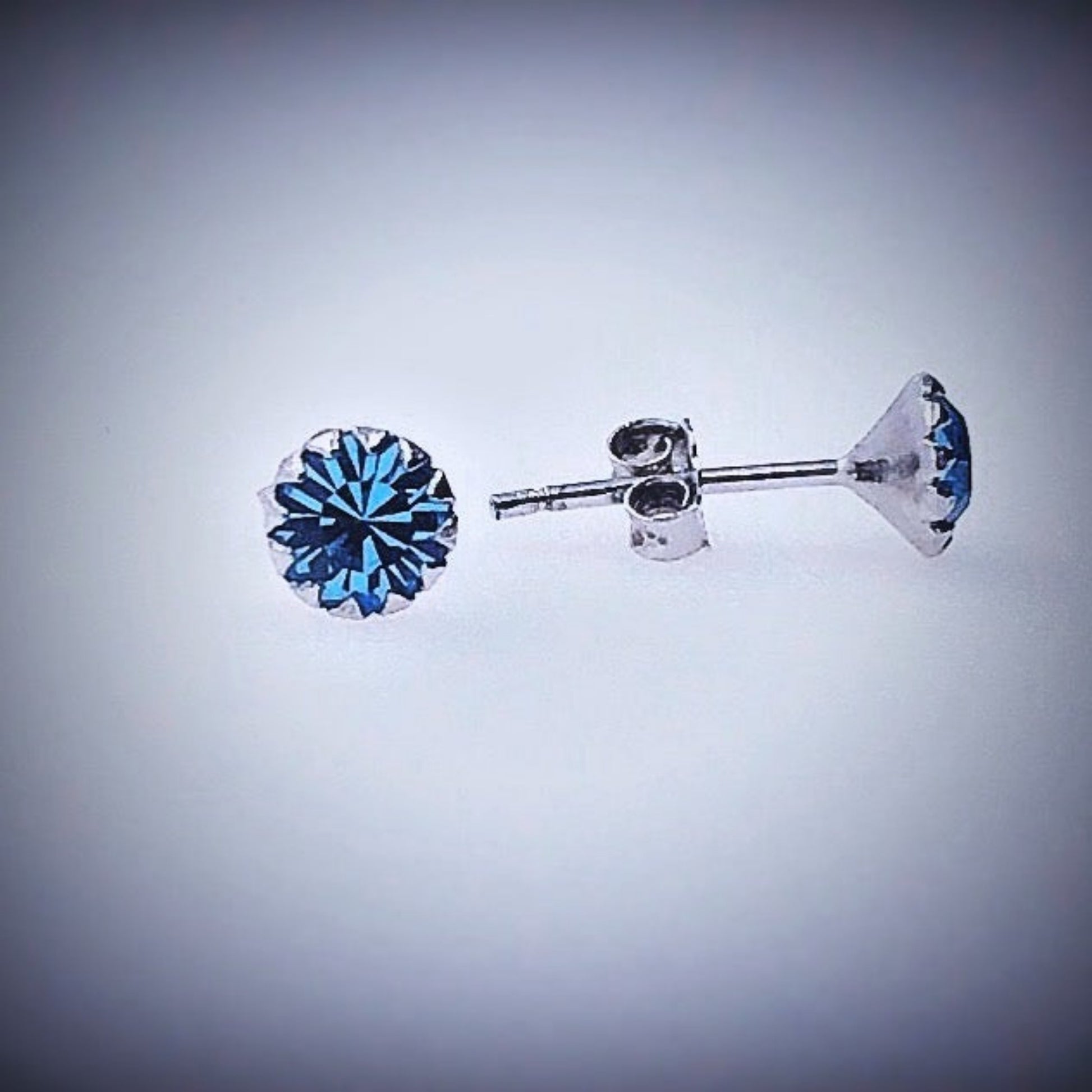 Sea Blue Round Cubic Zirconia Stud Earrings Sterling Silver 925